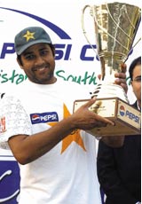 Inzamam-ul-Haq with the trophy after winning the Test series 1-0 © AFP